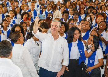 🔴EN VIVO | Presidente Abinader encabeza la graduación estudiantes del programa Oportunidad 14-24