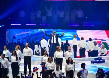 Juan Luis Guerra le puso ritmo a la despedida de los Juegos Centroamericanos y del Caribe