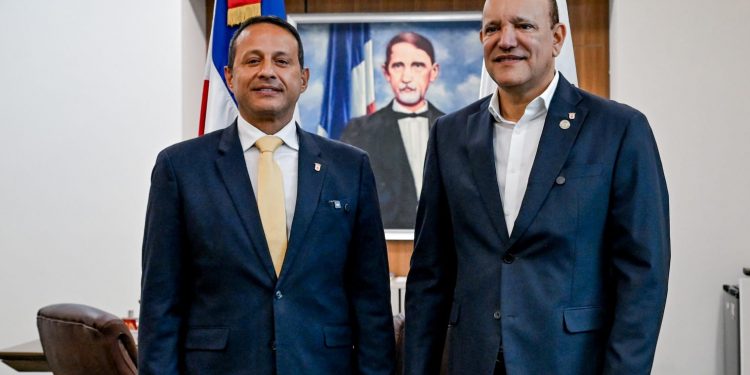 Santiago y Aguadilla buscan fortalecer cooperación y crear hermanamiento entre ambas ciudades