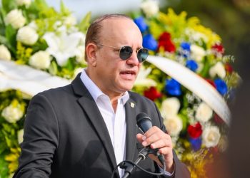 Autoridades de Santiago conmemoran el 163 aniversario de la Restauración de la República