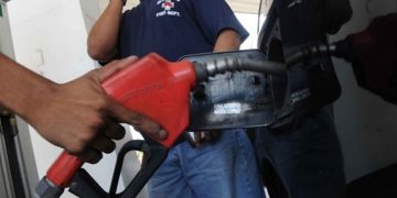 Gobierno aumenta RD$3 a gasolina y gasoil regular