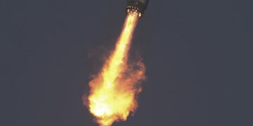 Parte de un cohete de SpaceX a la deriva se estrelló contra la Luna, según científicos