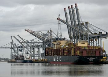 El petróleo sube tras promesa de Trump de librar una "guerra económica" contra Irán
