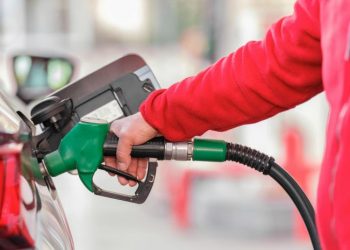 Gobierno aumenta hasta tres pesos a las gasolinas y gasoil