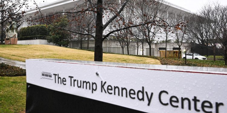 Gobierno Trump menciona la posibilidad de demoler el emblemático Kennedy Center