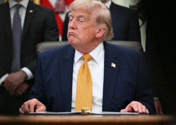 Trump retira fondos federales para procedimientos de transición de género en menores