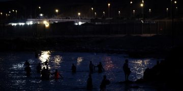 Francia multiplicará por cinco los policías en la frontera con España tras crisis migratoria