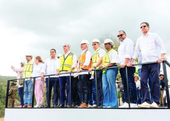 Presidente Abinader supervisa obras en el Cibao