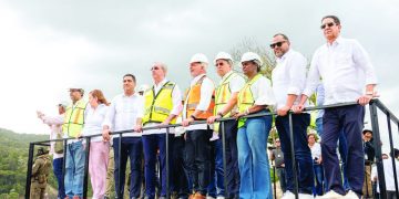 Presidente Abinader supervisa obras en el Cibao
