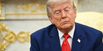 Trump dice que el estrecho de Ormuz podría reabrirse "pronto"