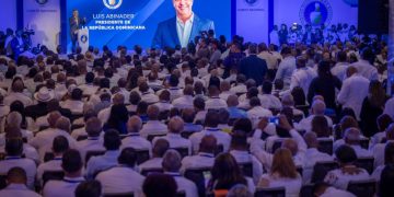 Abinader y Delignes liderarán el PRM tras pacto de plancha única