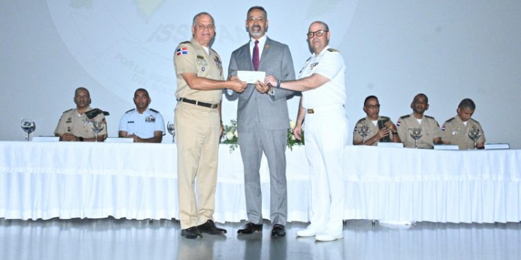 Ministerio de Defensa entrega RD$600 millones a 327 militares retirados