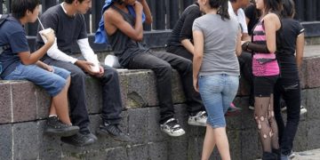 Sector femenino concentra la mayor proporción de jóvenes que ni estudia ni ni trabaja