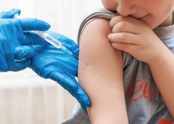 Infectología llama a confiar en las vacunas