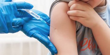 Infectología llama a confiar en las vacunas