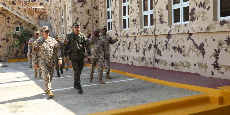 Nuevo director del Cesfront e Inteligencia recorren bases militares en la frontera entre Haití y RD