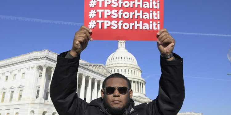 Estados Unidos deporta a más de 150 haitianos tras el término del TPS
