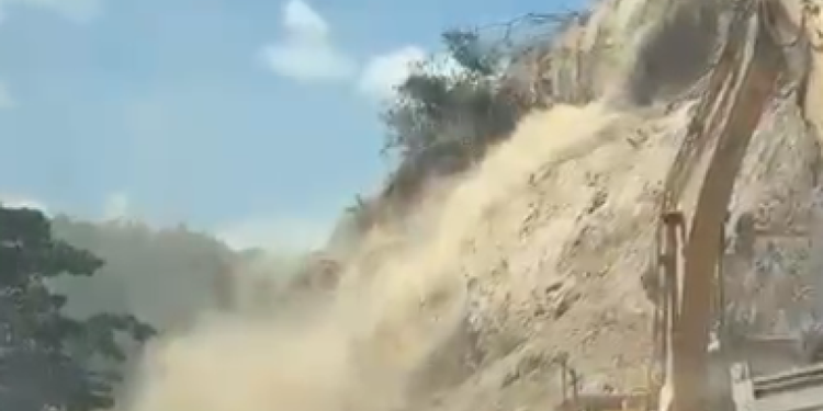 Derrumbe en carretera Jarabacoa–La Vega genera preocupación y pone en riesgo a conductores