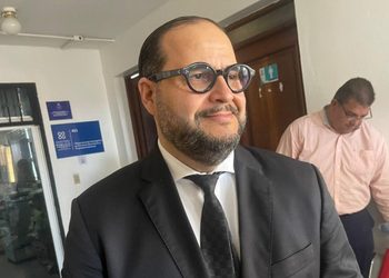 Juez levanta medida de coerción a Aquiles Jiménez tras disculpas a Alicia Ortega y Fernando Hasbún