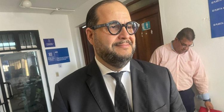 Juez levanta medida de coerción a Aquiles Jiménez tras disculpas a Alicia Ortega y Fernando Hasbún
