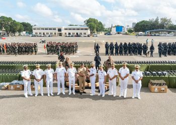 Ministerio de Defensa entrega equipos militares y uniformes a la Armada y la Fuerza Aérea