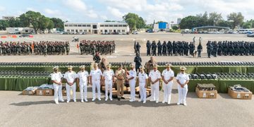 Ministerio de Defensa entrega equipos militares y uniformes a la Armada y la Fuerza Aérea