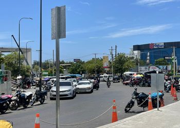 Persisten congestionamiento vehicular por paradas irregulares en el kilómetro 9