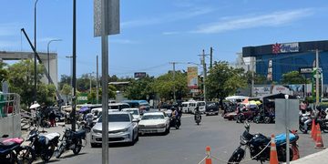 Persisten congestionamiento vehicular por paradas irregulares en el kilómetro 9