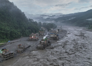 Cifra de muertes en Nepal se eleva a 939 por la riada