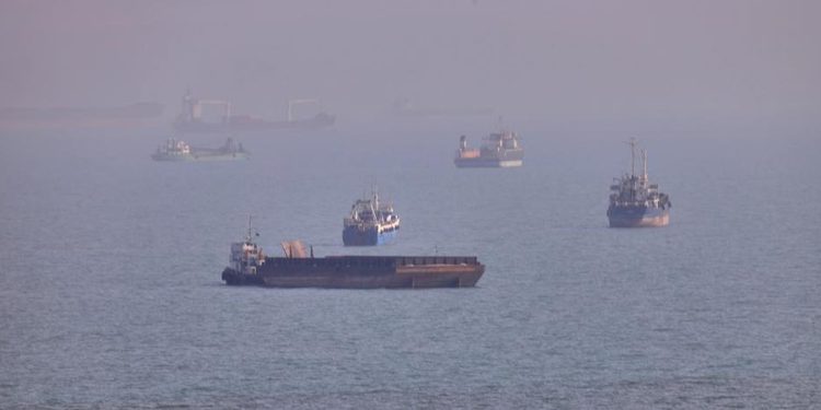 Estados Unidos ataca lanzacohetes iraníes en el estrecho de Ormuz