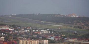 Venezuela reanuda las operaciones de carga en su principal aeropuerto tras el cierre por los sismos