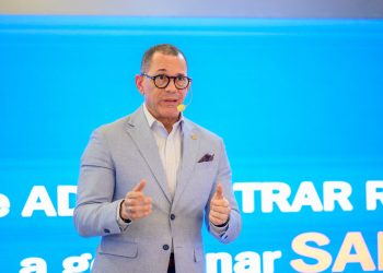 Martín Gabirondo, vicepresidente ejecutivo de ARS Reservas, habla en la inauguración de la segunda feria de la salud en Santo Domingo