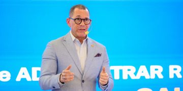Martín Gabirondo, vicepresidente ejecutivo de ARS Reservas, habla en la inauguración de la segunda feria de la salud en Santo Domingo