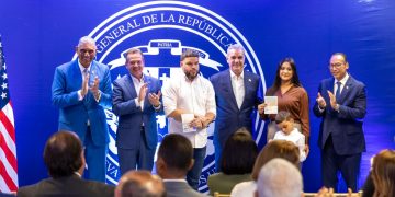 Presidente Abinader inicia entrega oficial del Pasaporte Electrónico para dominicanos en Nueva York, Nueva Jersey y Boston