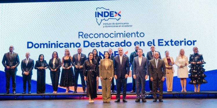 Presidente Abinader reconoce a 14 dominicanos destacados en Estados Unidos mediante el INDEX
