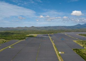 Senado acoge proyecto que obligaría la incorporación de energía renovable en edificios del Estado