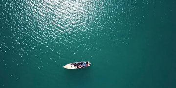 Rescatan a 40 personas tras bote zozobrar al oeste de Puerto Rico; hay varios desaparecidos