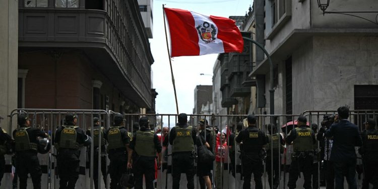Perú rompe relaciones diplomáticas con Irán y lo culpa de escalar el conflicto en Oriente Medio