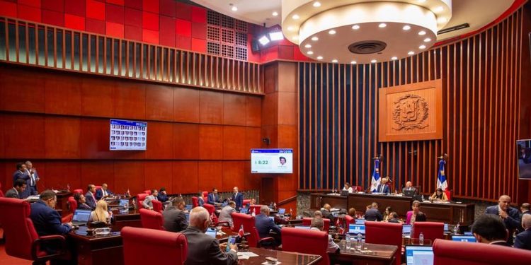 Senado aprueba proyecto de ley para prohibir importación de mercancías producidas con trabajo forzoso