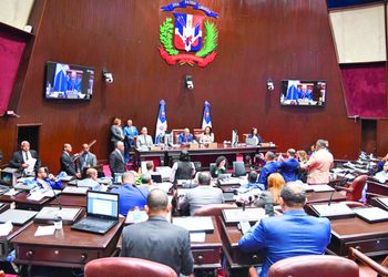 Diputados aprueban proyecto que obligaría la enseñanza de moral y cívica en colegios del país