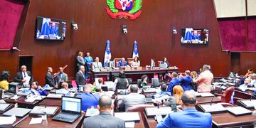 Diputados aprueban proyecto que obligaría la enseñanza de moral y cívica en colegios del país