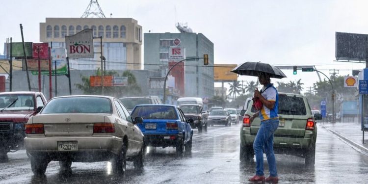 Onda tropical provocará aguaceros y tormentas eléctricas en varias provincias