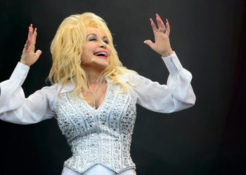Aeropuerto de Nashville, en EEUU, será rebautizado en homenaje a Dolly Parton