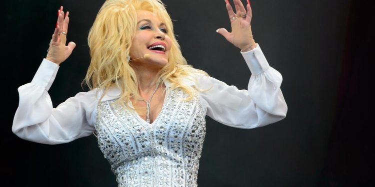 Aeropuerto de Nashville, en EEUU, será rebautizado en homenaje a Dolly Parton