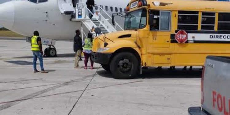 Más de 2,300 dominicanos fueron deportados de EEUU en 2026 por drogas y migración ilegal