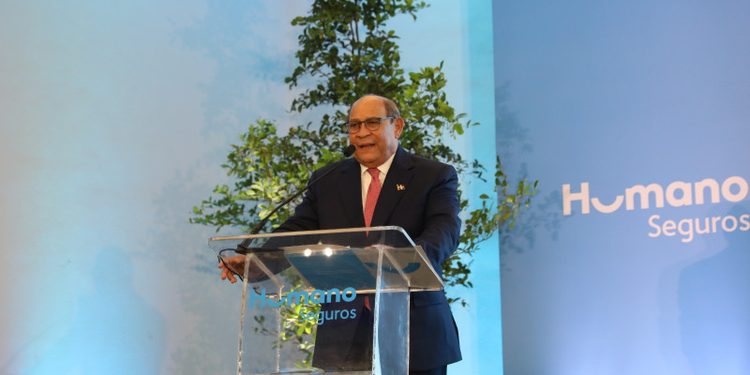 Mescyt llama a empresas a financiar becas: “La mejor inversión que se puede hacer es la educación”