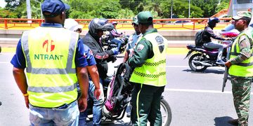 Cerca de mil vehículos retenidos en operativos de fiscalización