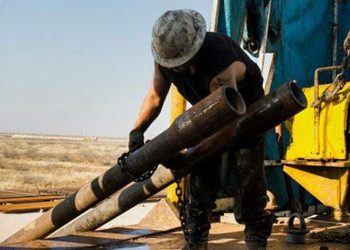 Petróleos WTI y Brent siguen por encima de US$100