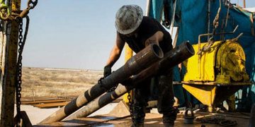 Petróleos WTI y Brent siguen por encima de US$100