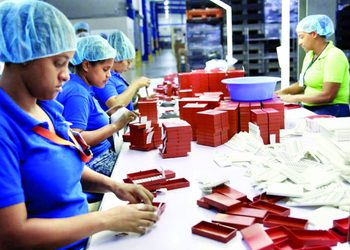 La OIT afirma mujeres ganan 18% menos que los hombres